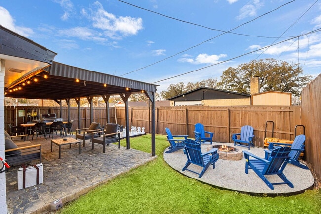 Building Photo - 3410 Country Club Dr