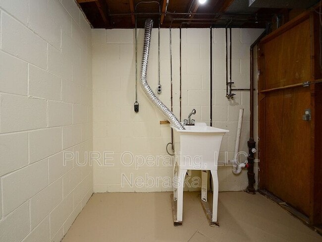 Building Photo - 7761 Highland St