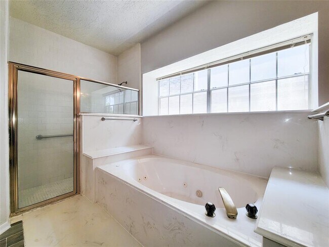 Building Photo - 8502 Canyon Pine Dr
