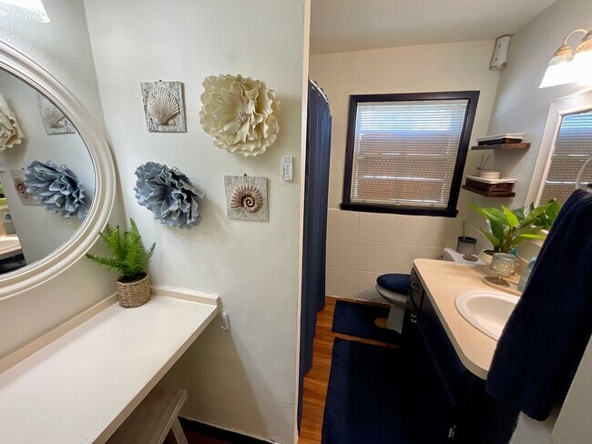 Building Photo - 3 Bedroom 1.5 Bathroom