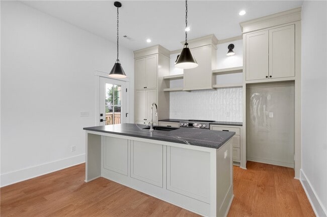 Building Photo - 267 E 11th St