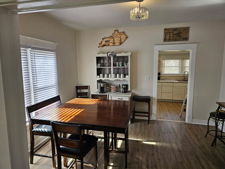 Building Photo - 1106 Central Ave