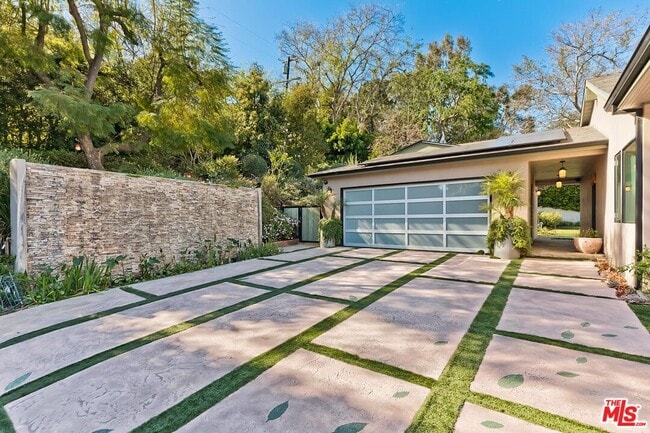 Building Photo - 2841 Montcalm Ave