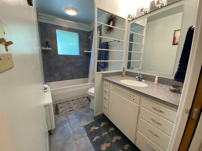 Building Photo - Spacious 5-Bedroom Home with Stunning View...