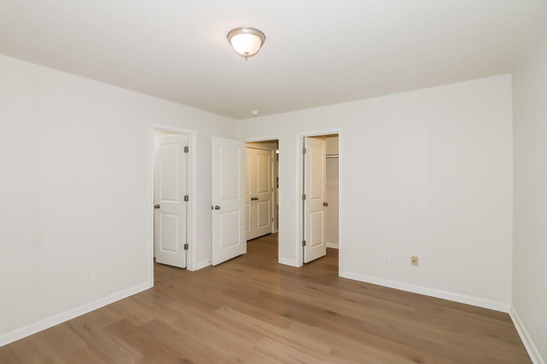 Building Photo - 10070 Cerritos dr