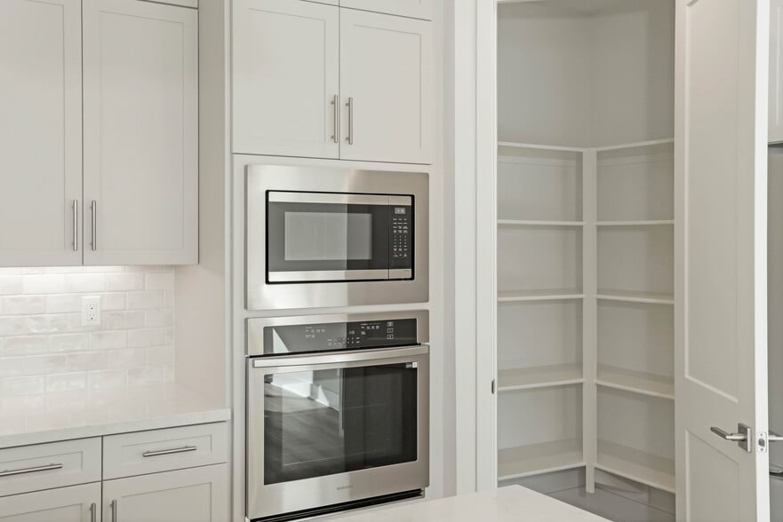 Building Photo - 3133 Smith Pl