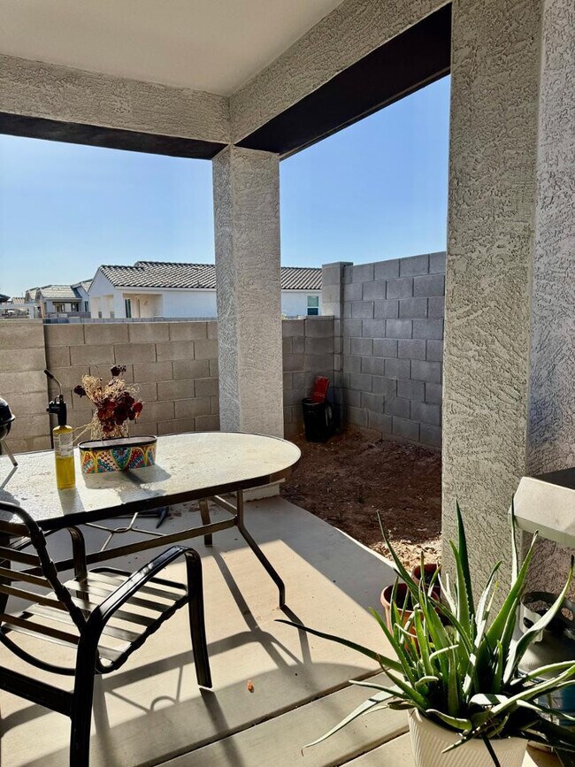 Building Photo - 17388 W Country Club Terrace