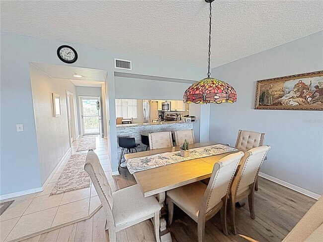 Building Photo - 1200 Country Club Dr