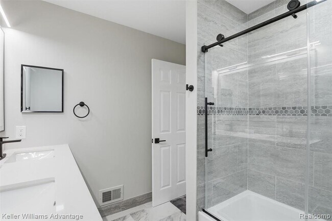 Building Photo - 5271 Wright Way E