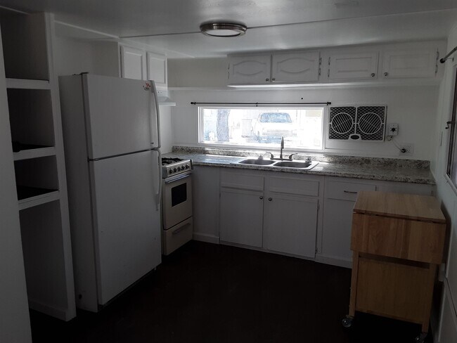 Building Photo - 710 S Lawson Dr