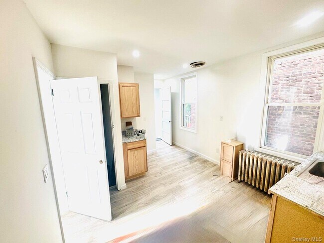 Building Photo - 438 Locust St