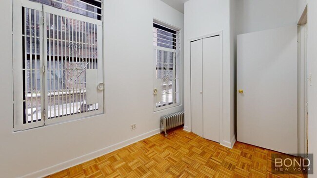 Building Photo - 369 Broome St