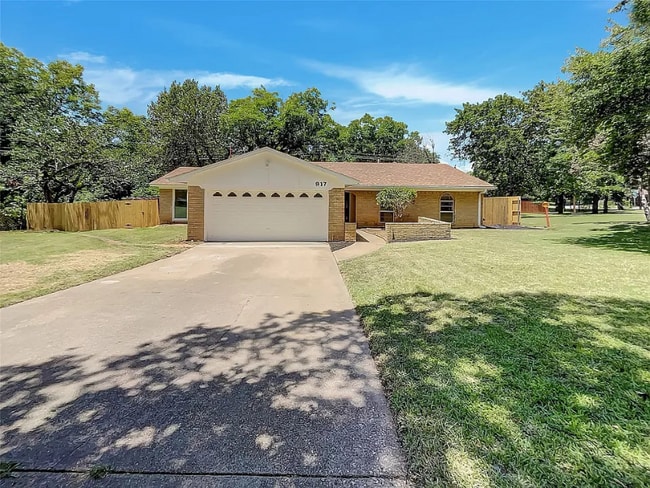 Building Photo - 917 Bower Dr