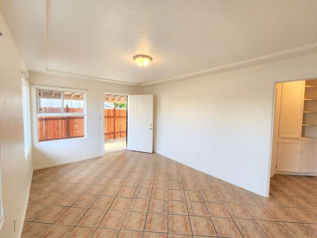 Building Photo - 1bd/1ba Apt with Private Patio, Near Navy Base, Available Now!