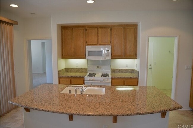 Building Photo - Wonderful 55+ 3 Bedroom 2 Bathroom In "Four Seasons" Of Hemet!