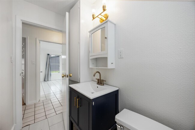 Building Photo - 1721 Jones St