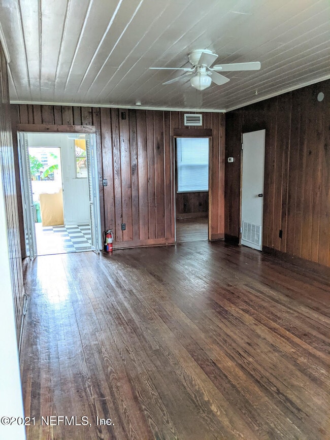 Building Photo - 2224 Ocean Dr S