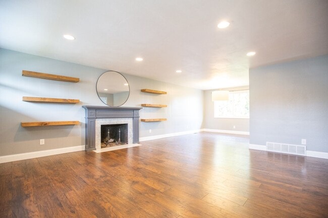 Building Photo - South Salem 4 Bedroom 2 Bath Home Available Mid June !!!