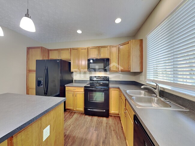 Building Photo - 402 Rolling Acre Dr