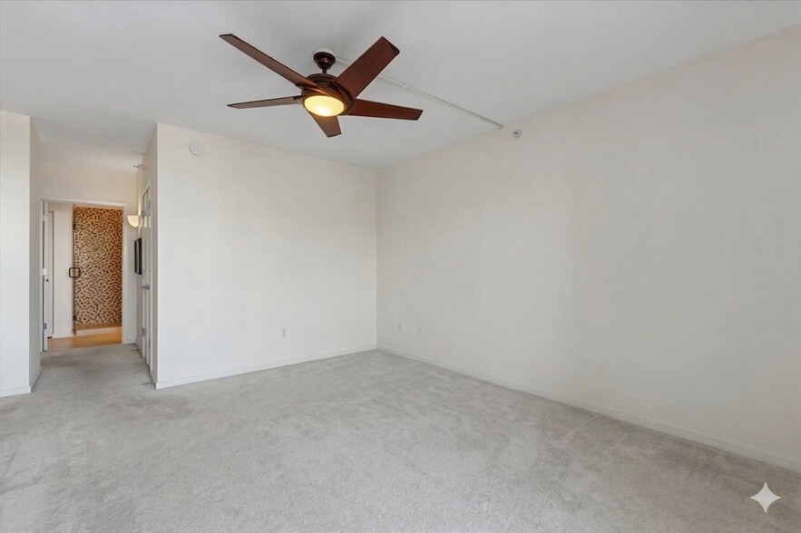 Building Photo - 807 Davis St