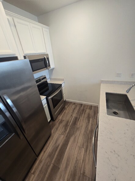 Building Photo - 5387 Euclid Dr