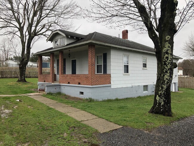 Primary Photo - 176 Davis St