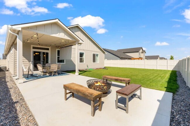 Building Photo - 3806 Winged Dove St