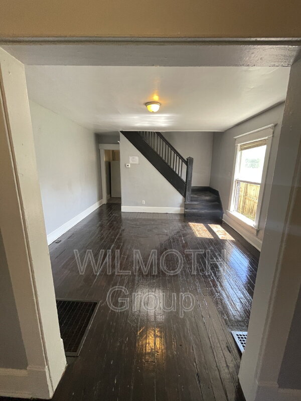 Building Photo - 613 N Tacoma Ave