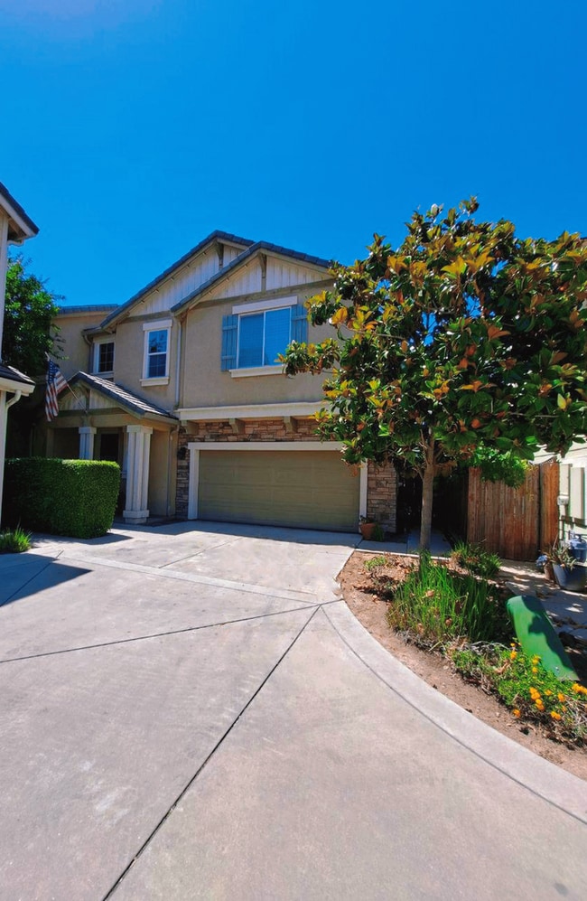 Building Photo - Beautiful 4 Bedroom Home Near Island Water...