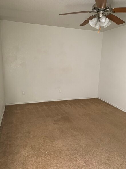 Building Photo - 2916 Ashley Dr