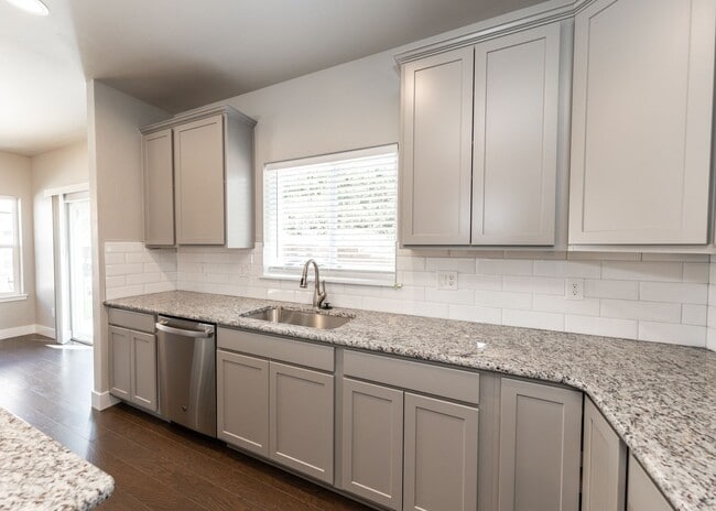 Building Photo - 5389 Sky Top Ln