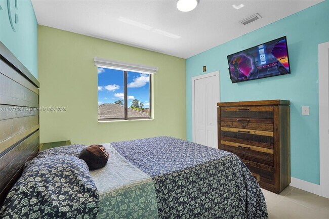 Building Photo - 5040 SW 159th Ave
