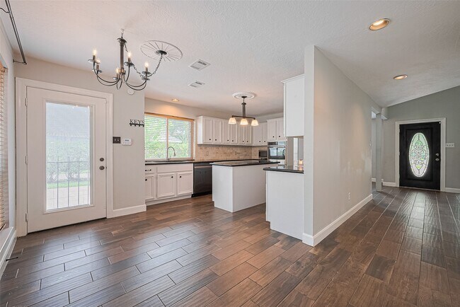Building Photo - 3406 Mesquite Dr