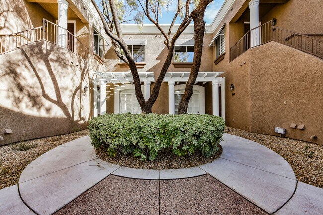 Building Photo - Beautiful 2 bd/2 bath condo in luxury gated Summerlin community ON TPC GOLF COURSE