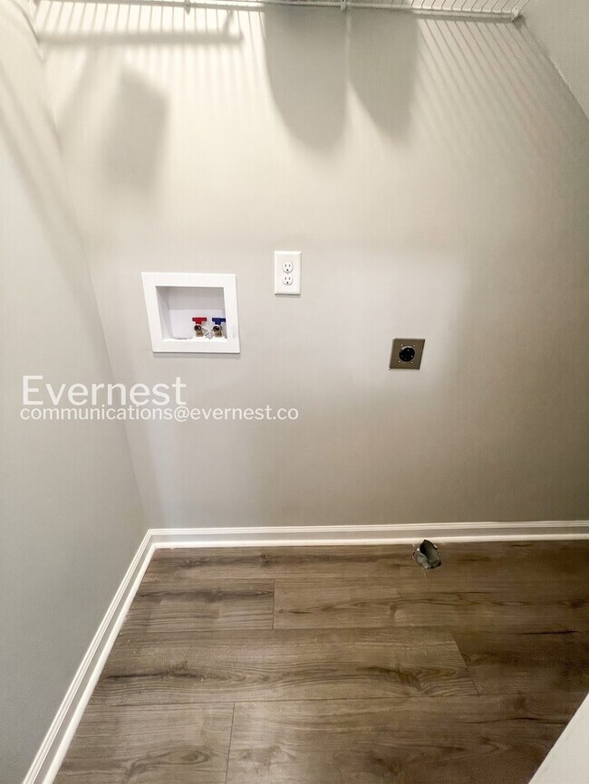 Building Photo - **Move in special**Charming 3-Bedroom Home with Modern Amenities and Prime Location / Available N...