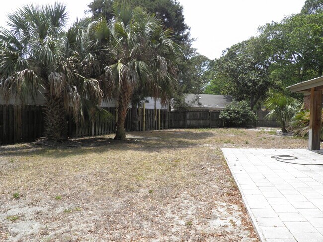 Building Photo - 103 Oregon Dr NE