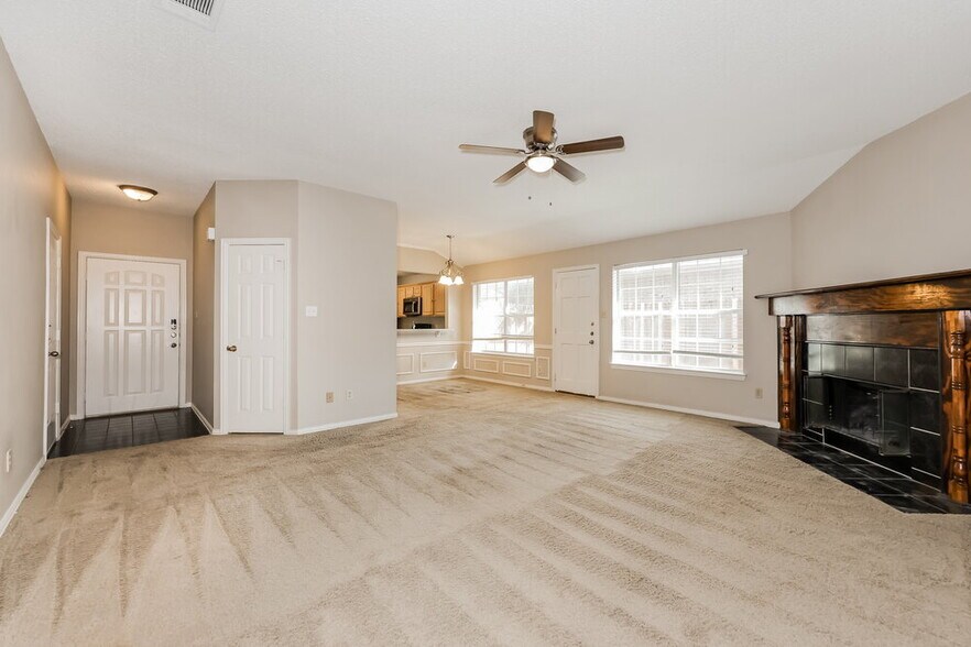 Building Photo - 6205 Vista Wood Dr