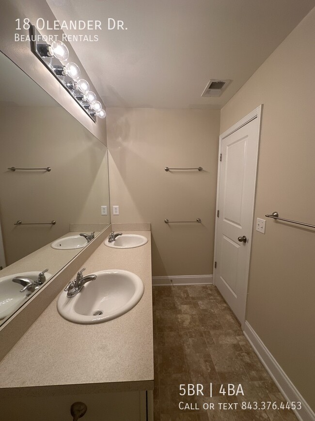 Building Photo - 18 Oleander Dr
