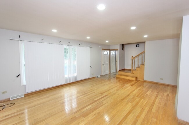 Building Photo - 7108 W Niles Ave