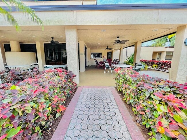 Building Photo - 2297 SW 15th St