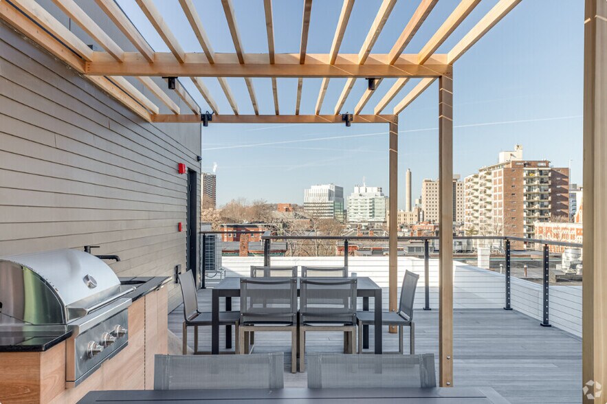 Building Photo - 8 Burney St