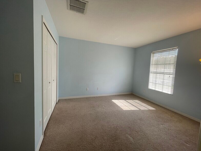 Building Photo - 9805 Portofino Dr