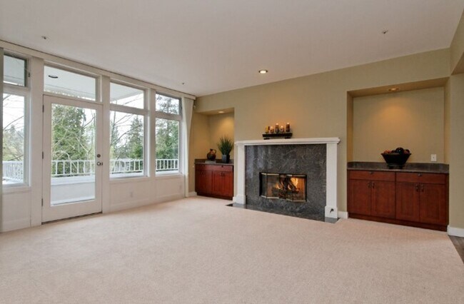 Building Photo - 2bd/2ba Bellevue Condo