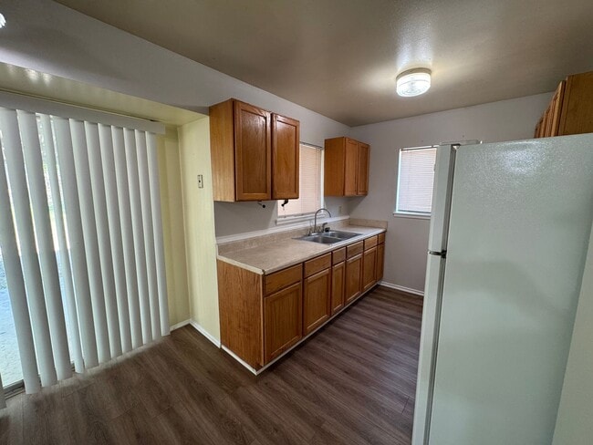 Building Photo - NICE 3 BR HOME W/ EASY ACCESS TO FT. SAM, ...