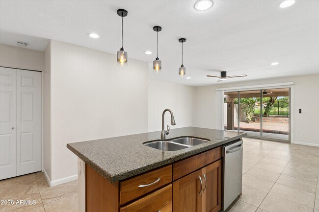 Building Photo - 6756 W Morrow Dr