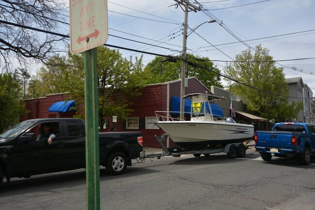 Building Photo - 99 Bayview Ave