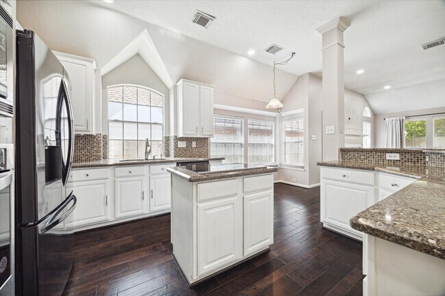 Building Photo - 8830 Fairbloom Ln