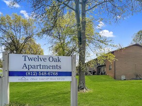 Building Photo - Twelve Oak Apartments