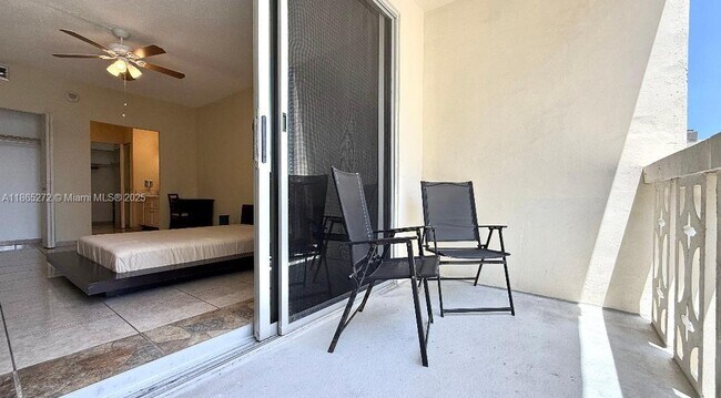 Building Photo - 1817 S Ocean Dr