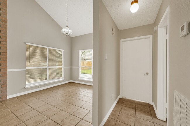Building Photo - 12322 Meadow Ridge Dr